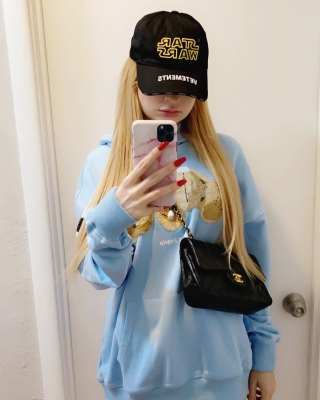 kimpetras_1577747049_2210624933117474064_22710735.jpg